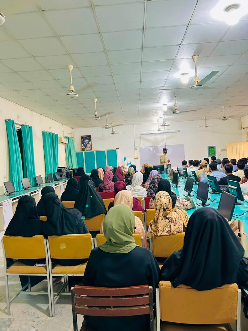 Hunar Tehreek training class in session — photo 22
